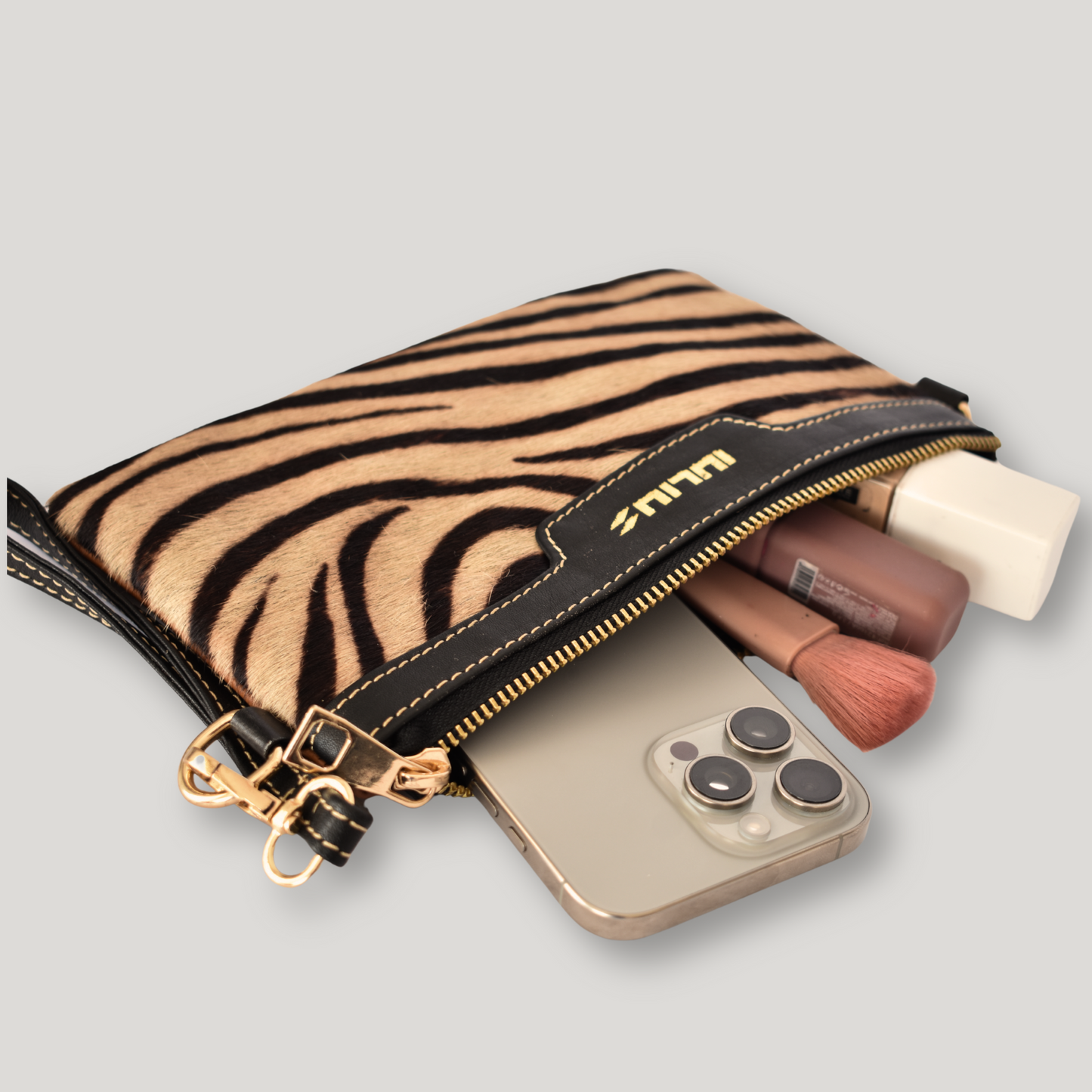 Cartera de Mano de Cuero Negro con Solapa Pelo Cebra – Piel Genuina – IULIUS