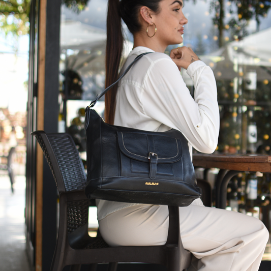 Bolso de Hombro de Cuero Negro – Elegante y Funcional – IULIUS