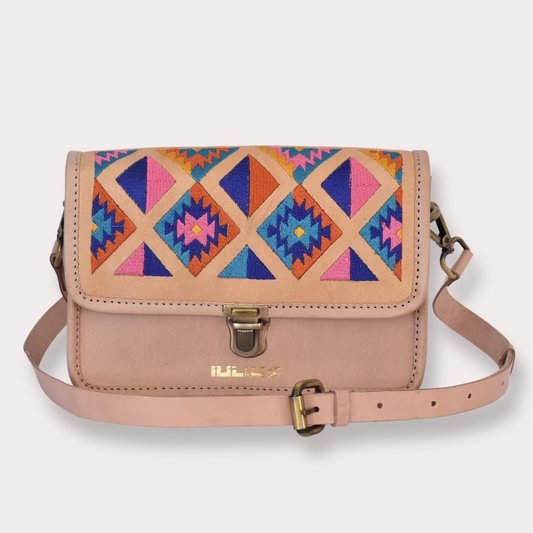 Cartera Artesanal de Cuero IULIUS – Bordado y Formato Compacto