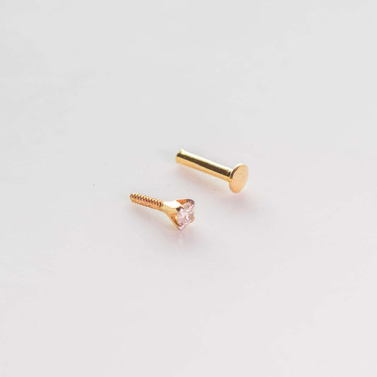 0.05 CT Diamond Stud in 18 CT Gold Claw Shape